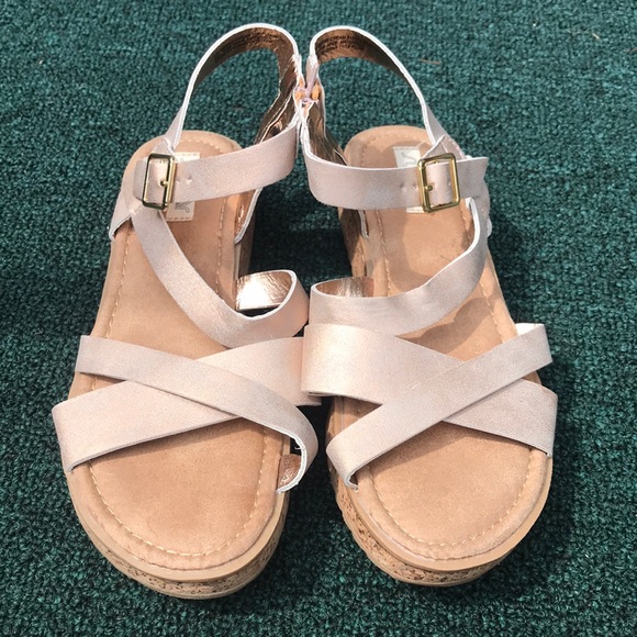 Size 4 sandals bronze pinkish gold color sparkly nwot sugar - Picture 1 of 7